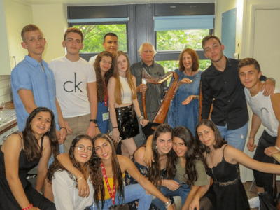 סיפורי סאמר סקול - איסטבורן 2019 נועה דיאמונד_0